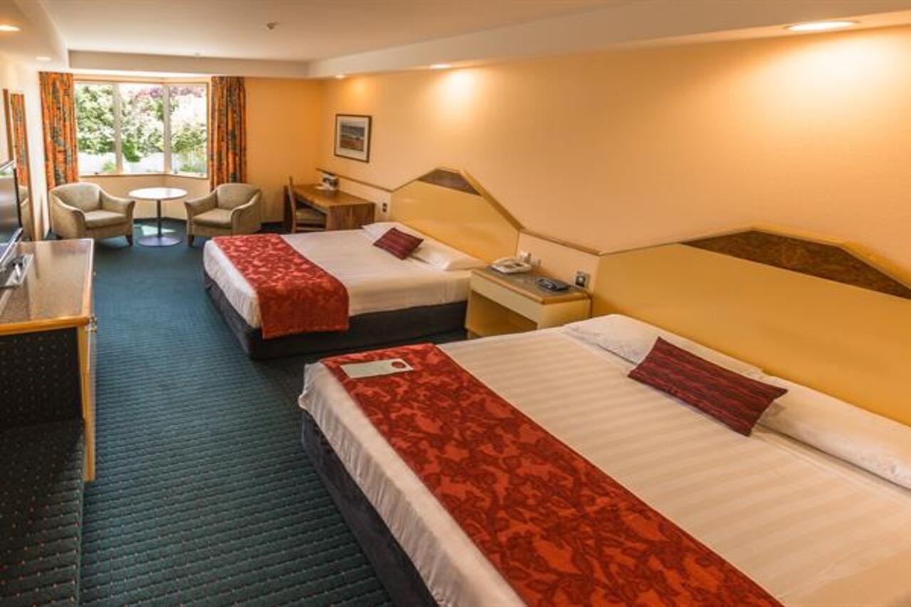 Distinction Luxmore Hotel Те-Анау Экстерьер фото