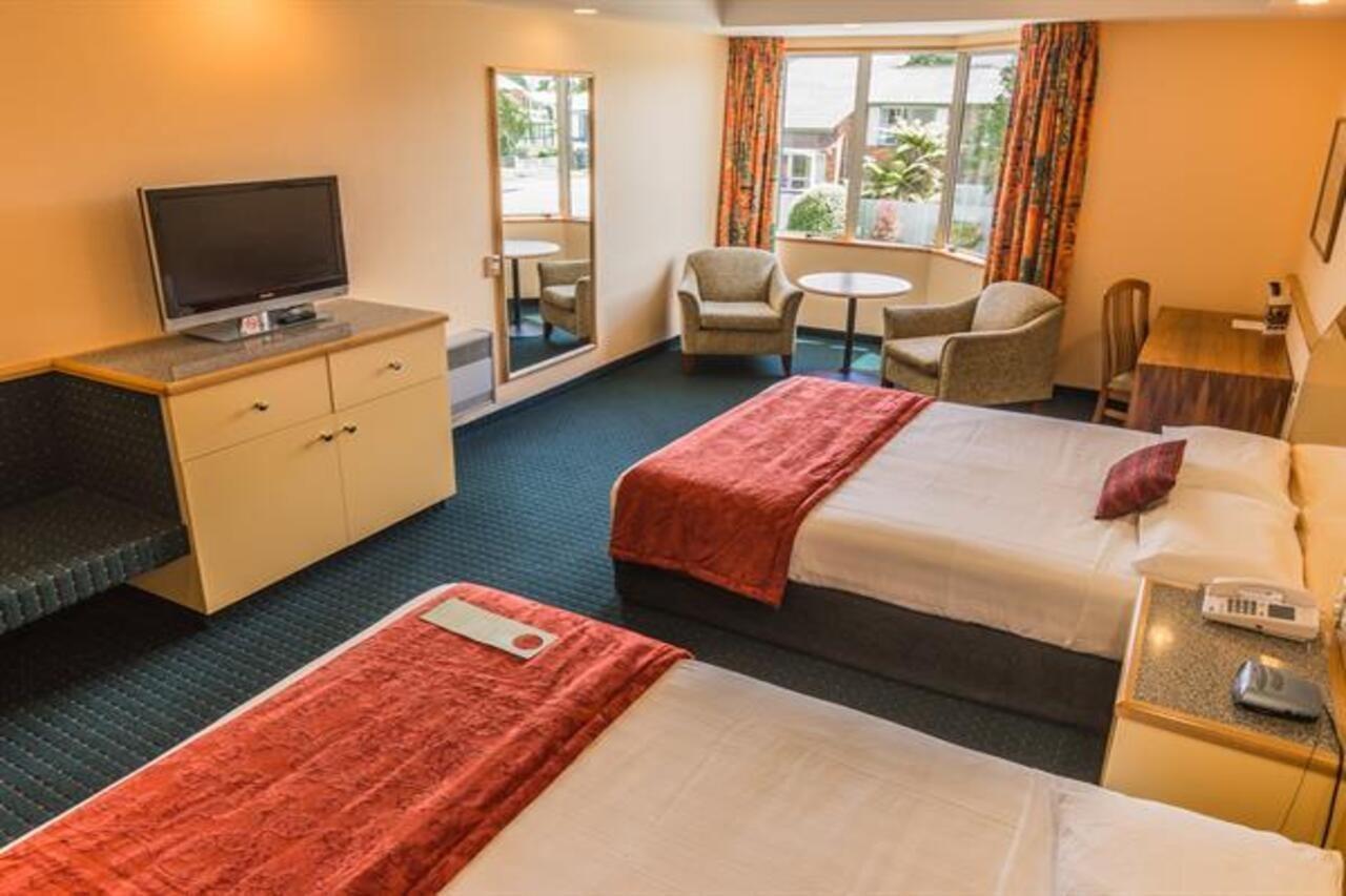 Distinction Luxmore Hotel Те-Анау Экстерьер фото