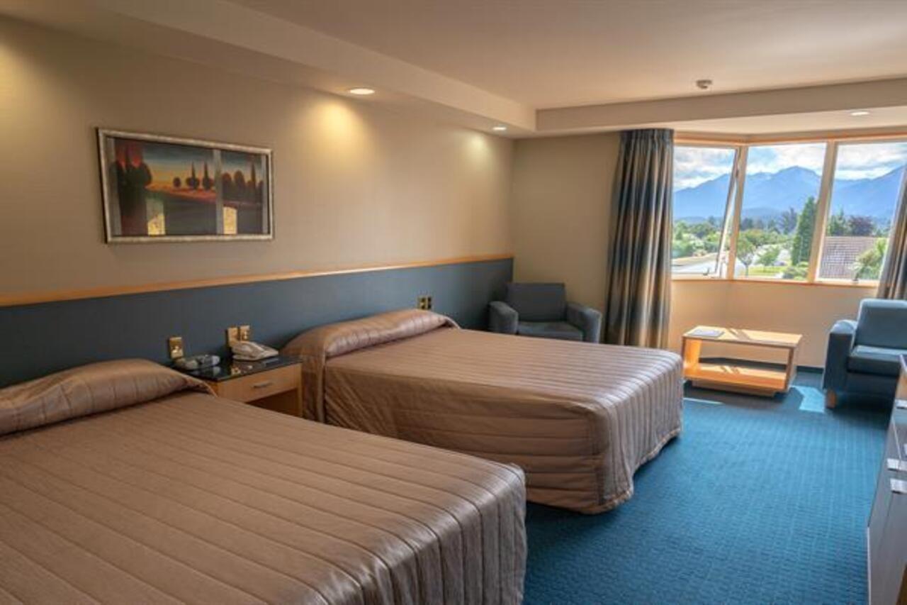 Distinction Luxmore Hotel Те-Анау Экстерьер фото
