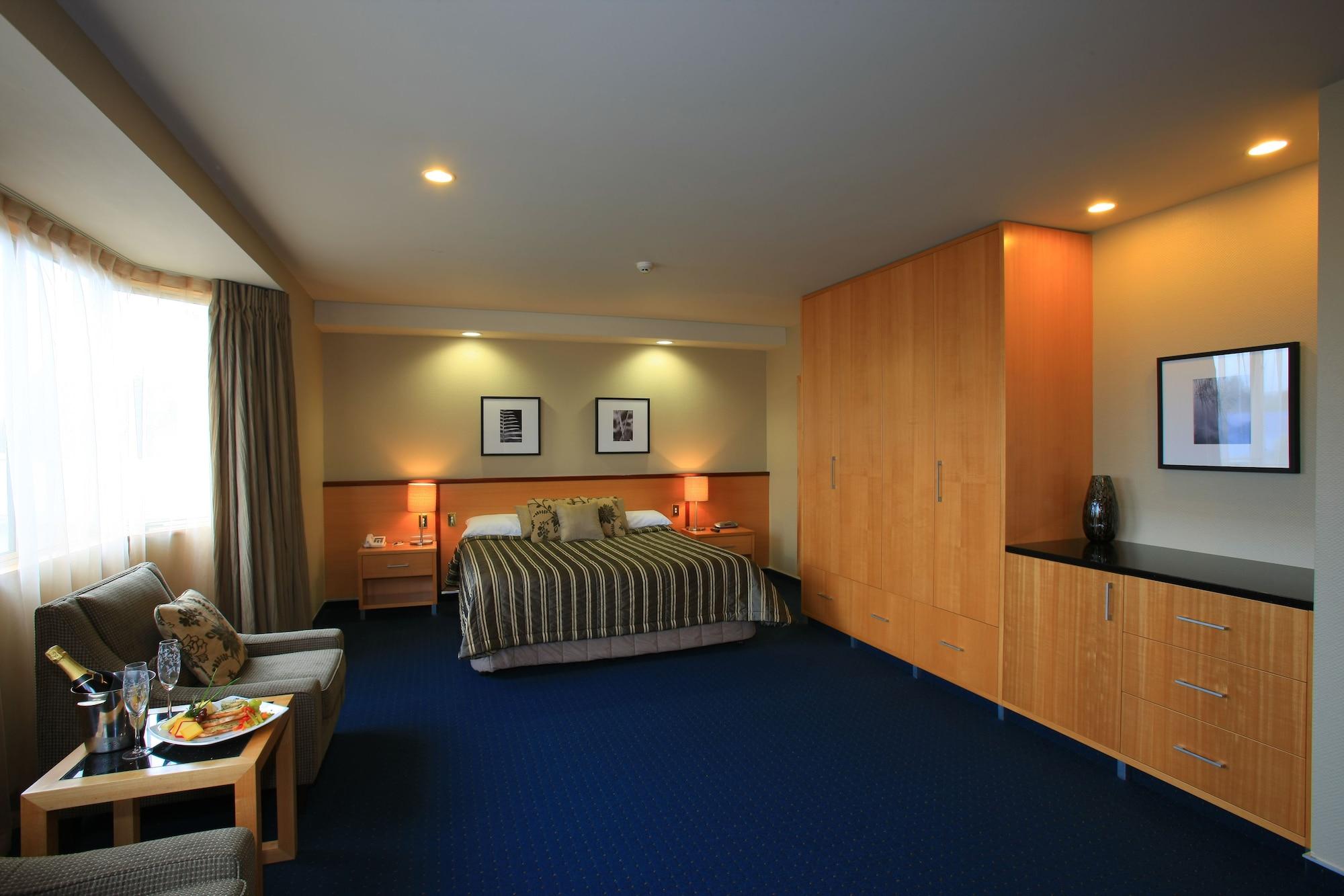 Distinction Luxmore Hotel Те-Анау Экстерьер фото