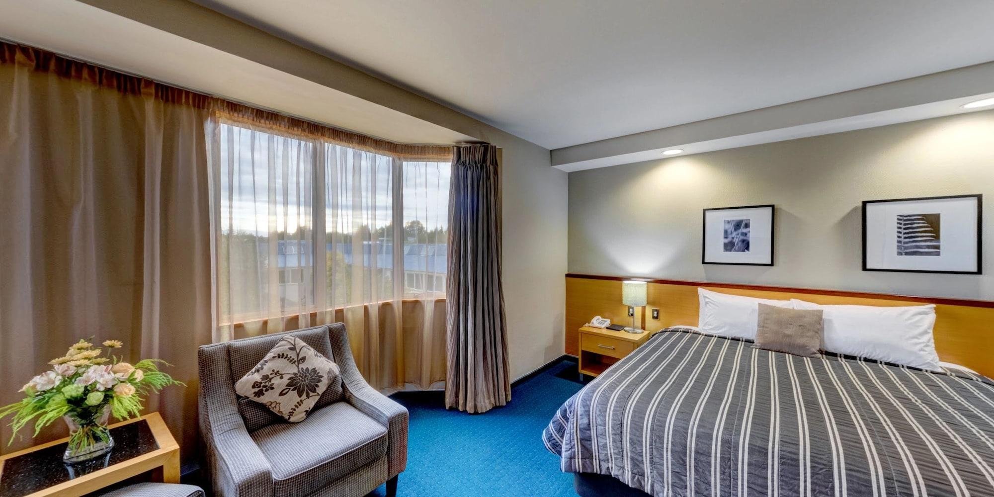 Distinction Luxmore Hotel Те-Анау Экстерьер фото