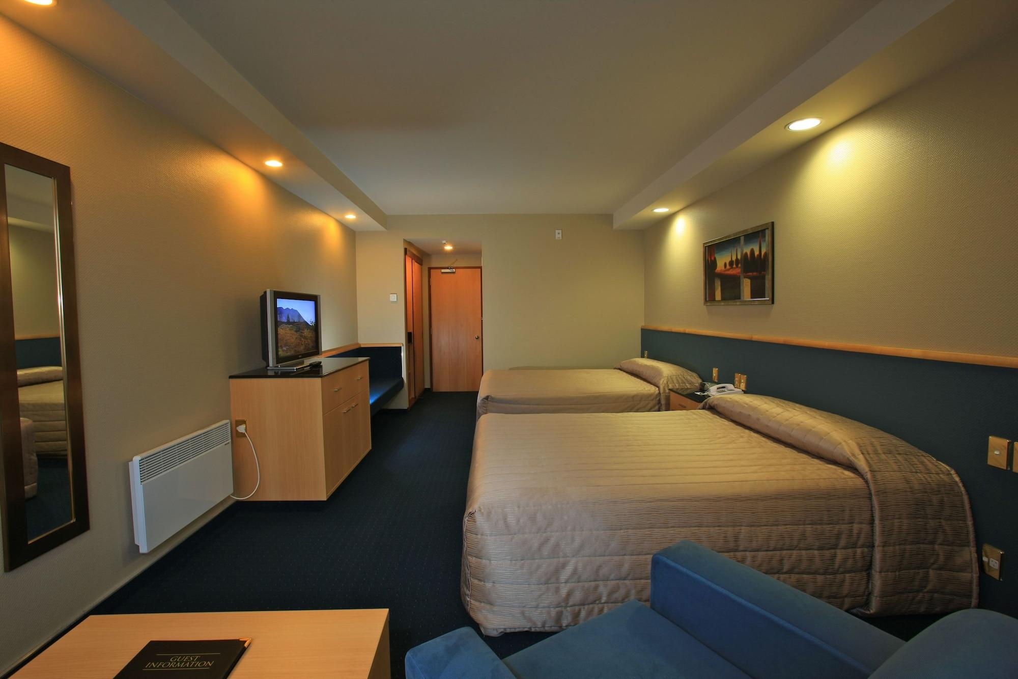 Distinction Luxmore Hotel Те-Анау Экстерьер фото