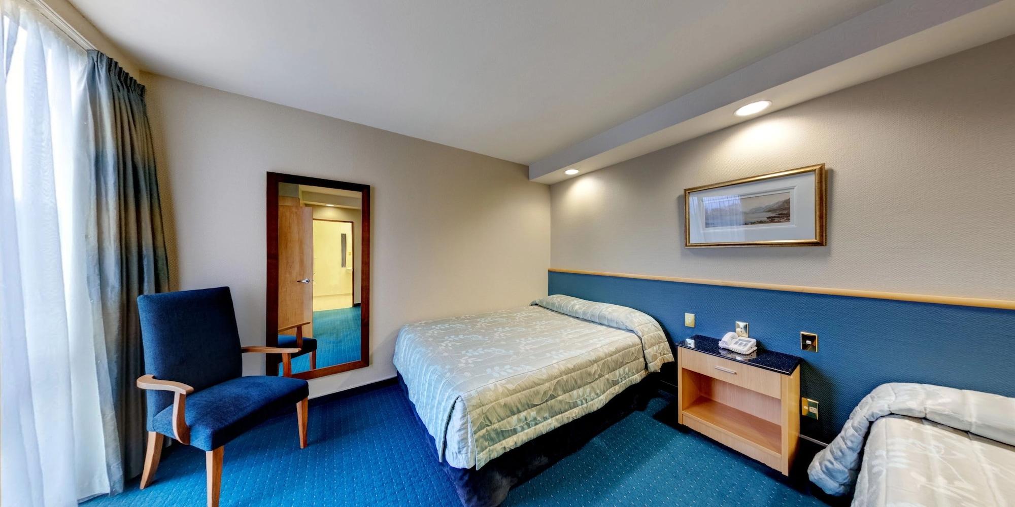 Distinction Luxmore Hotel Те-Анау Экстерьер фото