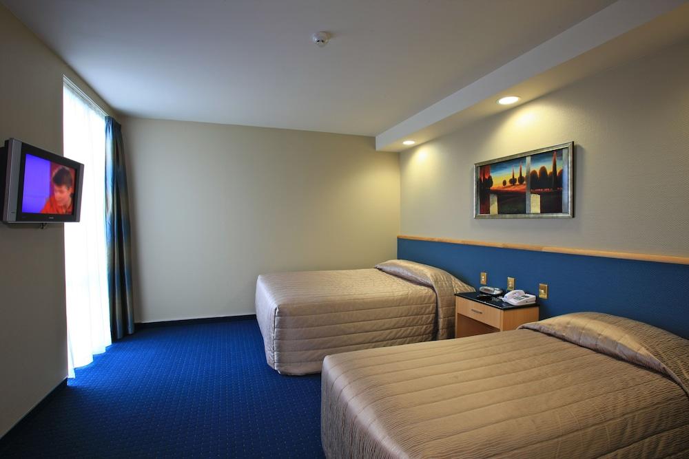 Distinction Luxmore Hotel Те-Анау Экстерьер фото